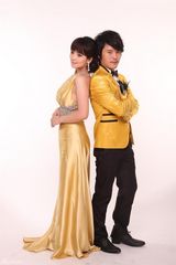 组图：斯琴高丽顾峰婚纱照曝光 温馨相拥秀甜蜜