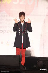 组图：张佑赫台北亲民秀舞蹈 想找90后嫩女友