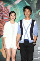 组图：陶晶莹一家三口看戏 曾宝仪天心无男伴