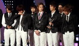 高清图：Super Junior金唱片热舞 捧奖当场洒泪