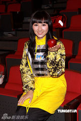 幻灯图集：郑裕玲化身骑士主持 杨思琦桃红外套抢眼