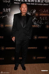 组图：苗侨伟欲学习黄金投资 方力申称微博言论无误