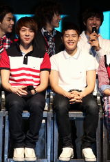 高清图：韩国偶像组合ZE:A首尔举行showcase