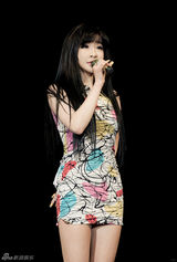 高清组图：2NE1巡演首登中国 上海开唱High翻天