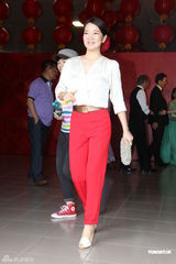 组图：Ella坐花轿亮相订婚宴 好友阿雅现身祝福