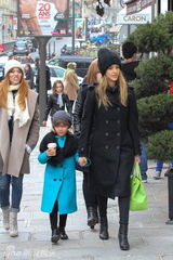 组图：母亲节盘点好莱坞女星与仔们的温馨瞬间