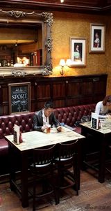 组图：王学兵伦敦写真展现英伦范儿