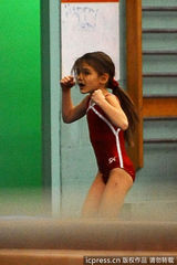 组图：小苏瑞猛练体操 奥运“种子”初长成