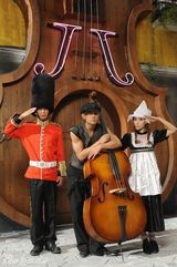 组图：周杰伦《十二新作》限量版珍藏卡片曝光