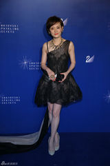 组图：孙俪蕾丝黑裙明艳动人 盼演轻松喜剧