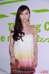 组图：陈法拉欲买跑车玩飙车 谈王菲呼吁给空间