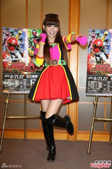 组图：蝴蝶姐姐变骑士公主 挺罗志祥撕信为效果