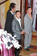 组图：曾志伟小儿子大婚众星捧场 现场豪送钻石