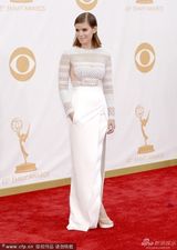 组图：《纸牌屋》凯特-玛拉横眉亮相艾美红毯