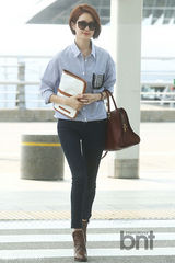 组图：韩星李瑶媛赴米兰出席活动 干练现身机场