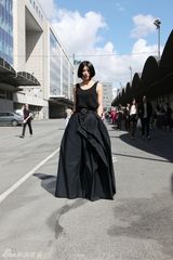 组图：黄晓明尚雯婕巴黎看秀