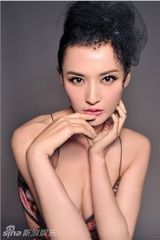 组图：莫小棋化身孔雀女神 显妩媚女人味