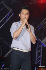 组图：杨丞琳个唱化身摇滚精灵 打造魔幻舞台