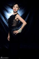 组图：陈秀丽写真诠释黑白天鹅双面诱惑