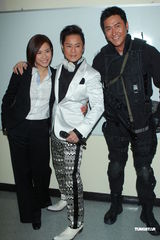 组图：宣萱马德钟等《飞虎》举枪宣传大结局