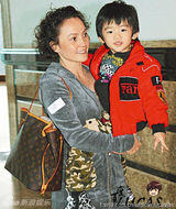 盘点图：谢霆锋一家四口“全家福” 一颦一笑爱意浓