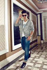 组图：蒲巴甲英伦写真出炉 变身“高富帅”