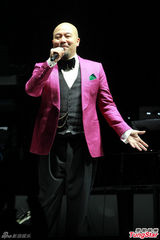 组图：张学友林忆莲献唱追忆林振强 Eason观看