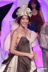 组图：隋棠穿寝具压轴走秀 避谈前男友姚元浩