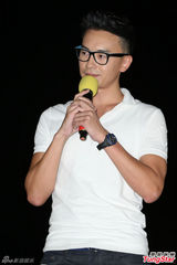 组图：郑元畅初执导演筒 自嘲属神经质型