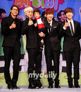 组图：韩团B1A4出席育儿节目发布会