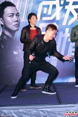 组图：古惑仔将登红馆开唱 陈小春感慨落泪