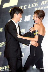 组图：钟丽缇谢婷婷舒淇等亮相《李小龙》香港首映