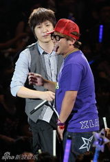 组图：五月天小巨蛋开唱 一票难求high翻场内外