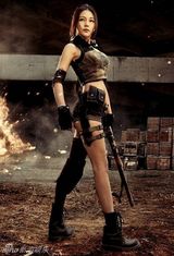 组图：郭艳动作写真性感披戎装