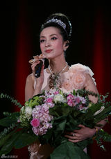 高清组图：汤灿演唱会温暖感动 舞台华美星光熠熠