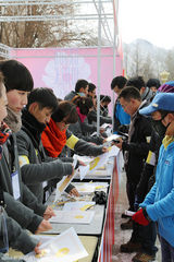 组图：行走日光城启动 陈坤携1500市民拉萨行走