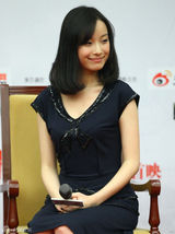 组图：《十三钗》主演终亮相 倪妮变装秀风情