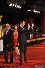 组图：《惊天魔盗团》路易斯西装革履亮相