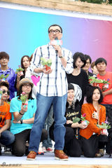 组图：众歌手出席简单生活节 李宗盛分享生活理念