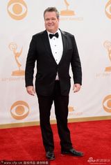 组图：《摩登家庭》艾瑞克-斯通斯崔特喜感十足