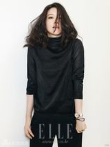 组图：李英爱拍时尚大片 深V装性感成熟魅惑