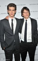 国家评论协会奖晚宴 贝尔和阿弗莱克夫妇亮相(组图)