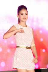 组图：昆凌将满19岁 生日与朋友庆祝