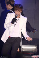 组图：Se7en睽违六年赴台会粉丝秀劲歌热舞