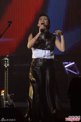 组图：萧敬腾上海开唱雨神未发威 被何韵诗调侃