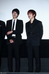 组图：韩团INFINITE正装出席演唱会电影媒体首映式