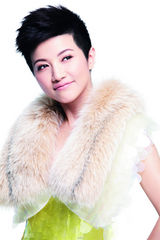 组图：颜丙燕短发写真展现别样魅力