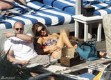 组图：惠特莉和男友杰森-斯坦森海边亲热度假