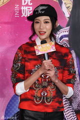 组图：《等风来》倪妮演装女 冯绍峰包场支持