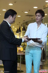 组图：韩星李敏镐上演神速变装 秀中文获赞许